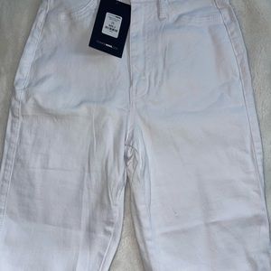 FASHION NOVA WHITE PANTS ! NEW WITH TAGS. Size 3
